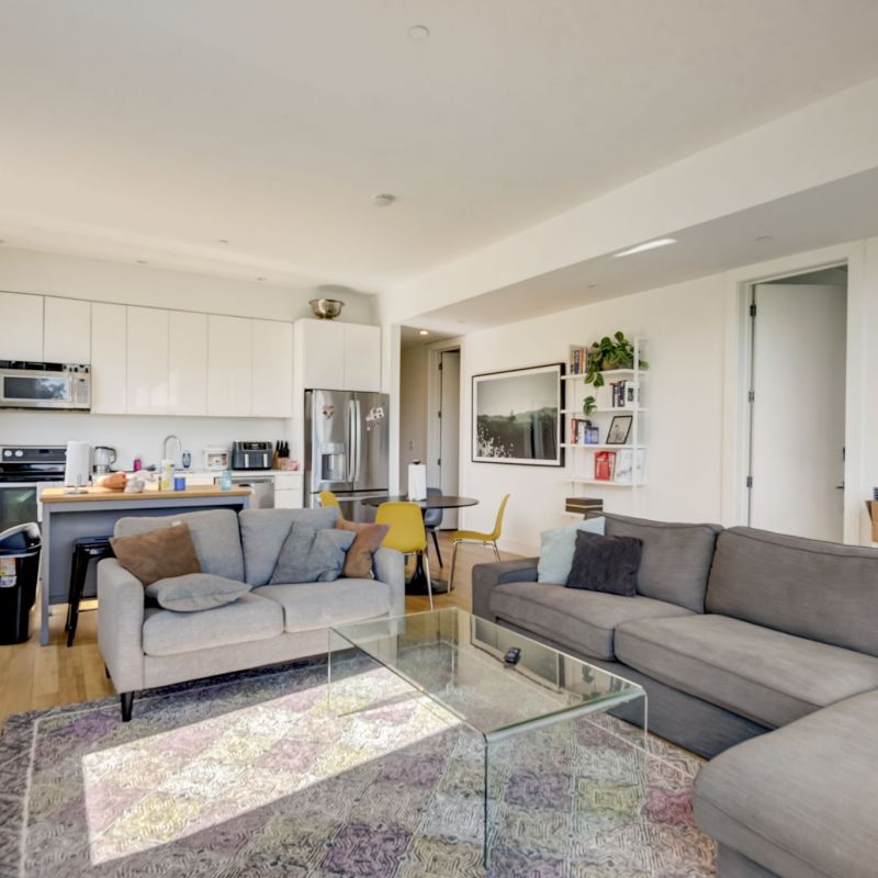 OSLOshaw co-living furnished living room common space