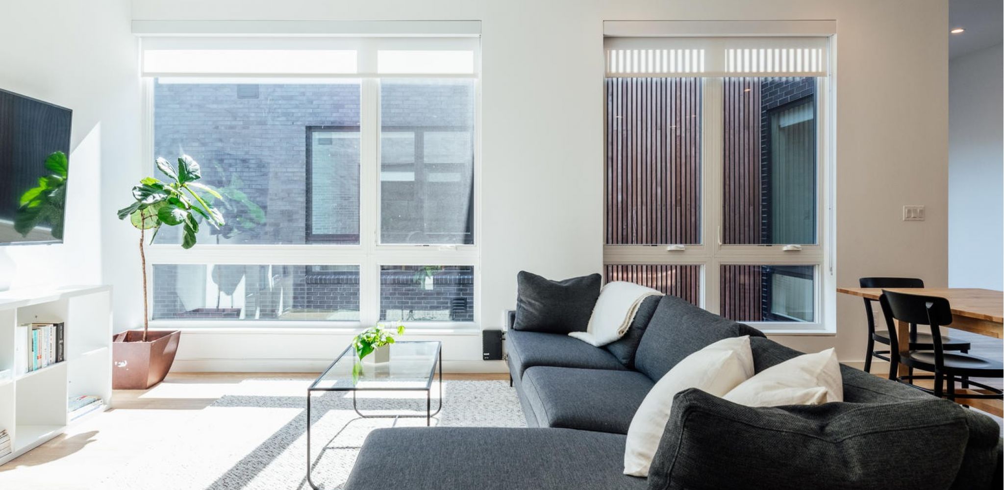 OSLOatlas colliding living room space