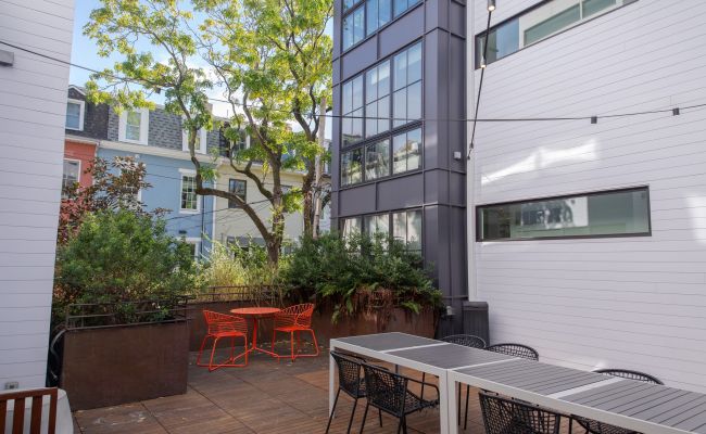 Oslo Co-living apartments in in Washington, D.C. exterior shared courtyard space of Admo location